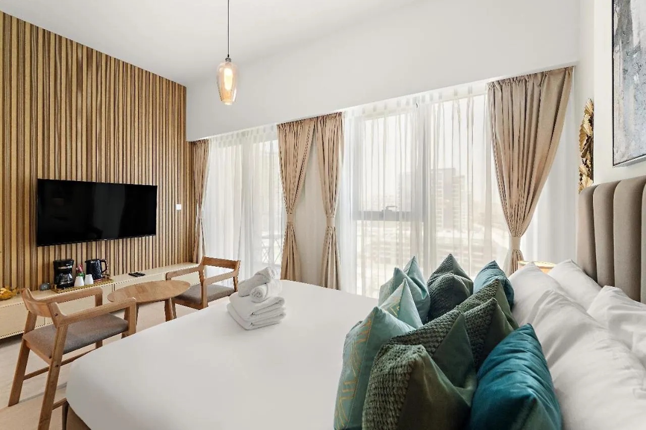 Stunning Studio W Pool & Gym Dubai