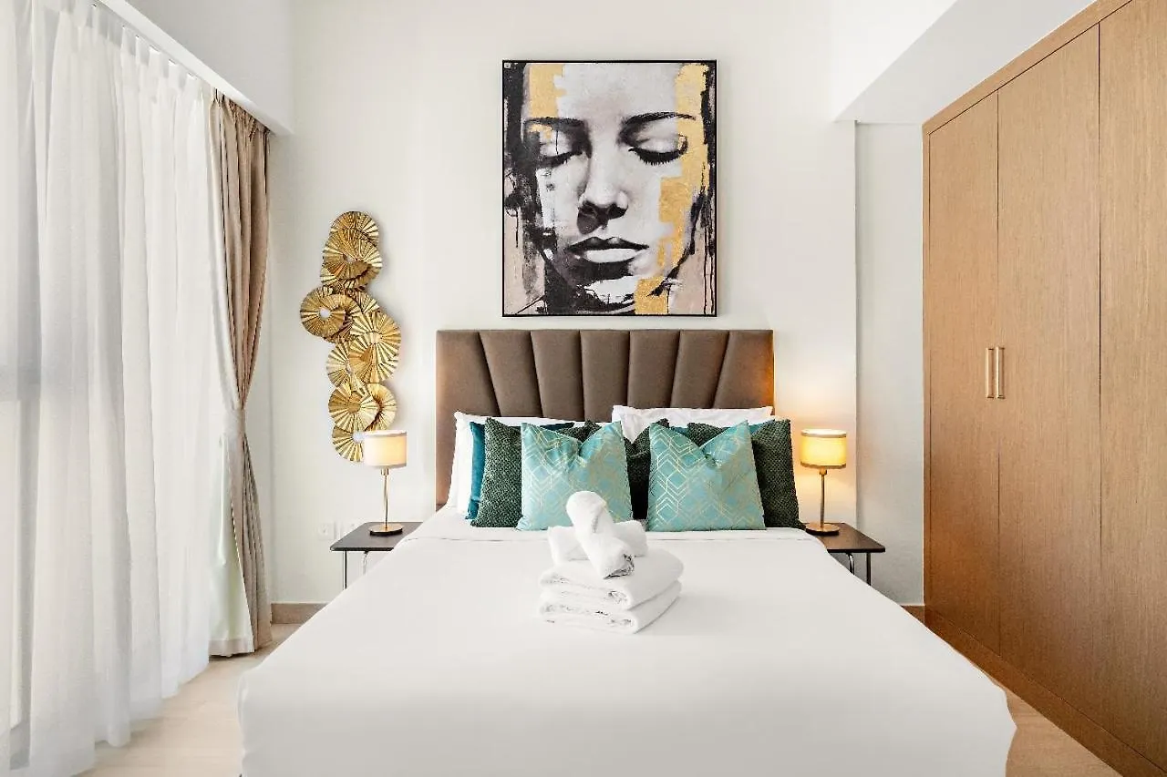 Stunning Studio W Pool & Gym Dubai
